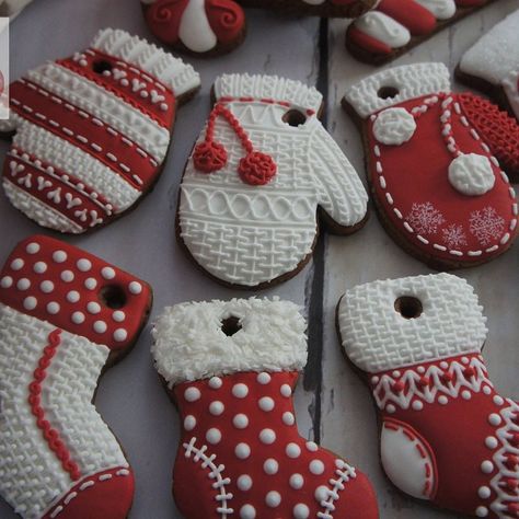 #DIY #handmade #hand painted #gingerbread #cookies #christmas #stockings #gloves #candy canes #white #red #royal icing #knitted #maybe a cookie Mitten Cookies, Painted Gingerbread, Gingerbread Cookies Christmas, Christmas Sugar Cookies Decorated, Gingerbread Cookies Decorated, Cute Christmas Cookies, Easy Christmas Cookie Recipes, Christmas Cookies Easy, Best Christmas Cookies