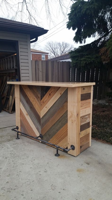 Diy Indoor Bar, Diy Garage Storage Ideas, Diy Kitchen Cabinets Painting, Garage Storage Ideas, Pallet Bar Diy, Diy Outdoor Bar, Bar Stand, Bar Plans, Outside Bars