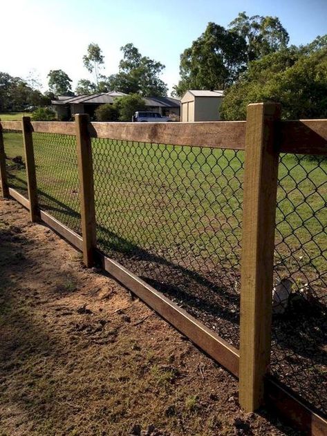 Big Yard Fence Ideas, Short Fence Ideas Backyards, Cheapest Fence Ideas, Gard Modern, Affordable Fencing, Small Garden Fence, Concrete Patios, Privacy Fence Designs, Exterior Inspiration