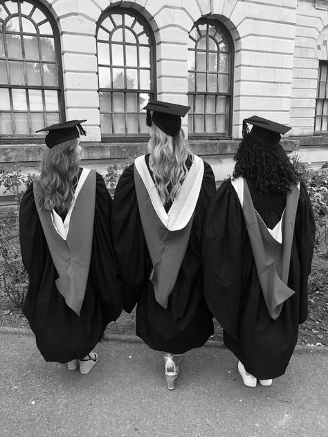 3 best friends graduation from university Group Of 3 Graduation Pictures, Uni Graduation Aesthetic, Trio Graduation Pictures, 3best Friends, Graduation With Friends, Law School Vision Board, Uk Graduation, Graduation Vibes, Best Friends Graduation