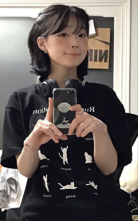 Short Hair Tomboy, Hair Style Korea, Hair Inspiration Short, Kawaii Hairstyles, Hairdos For Short Hair, Peinados Fáciles Para Cabello Corto, Short Hair Tutorial, Shot Hair Styles, Penteado Cabelo Curto