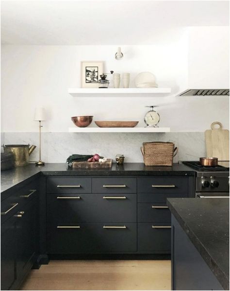 Black Countertop, Countertops Granite, Black Countertops, Dark Kitchen, Kitchen Design Trends, Dark Kitchen Cabinets, Modern Farmhouse Kitchens, Trendy Kitchen, Black Kitchens