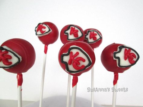 Kansas City Chiefs cake pops Chiefs Cake Pops, Kansas City Chiefs Cake, Superbowl Sunday Food, Football Party Foods, City Cake, Cake Pop Decorating, Cookie Cake Birthday, Cupcake Cake Designs, Football Food