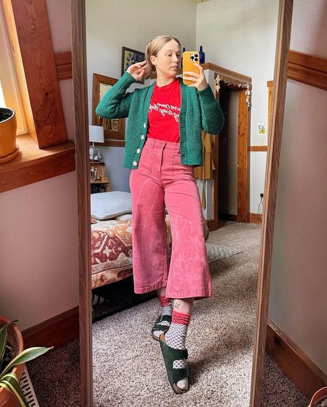 Caitlin B. ☻ (@thrift_bee) • Instagram photos and videos Colorful Unique Outfits, Colorful Eclectic Outfit, Quirky Outfits, Comfy Work Outfit, Eclectic Outfits, Teacher Fits, Fashion Girly, Dressing Well, Mid Size Fashion