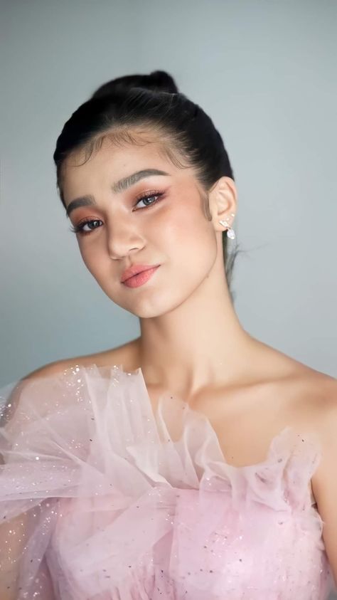 Pink Dress Makeup, Peach Makeup Look, Prom Makeup Look, Makeup Look Ideas, Asian Makeup Looks, Korean Makeup Look, Peach Makeup, Belle Mariano, Soft Makeup Looks