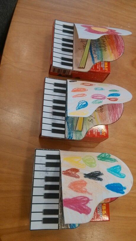 Piano Craft Preschool, Piano Crafts For Kids, Musical Instrument Crafts For Kids, Music Crafts Preschool, Piano Crafts, Instrument Craft, Music Activities For Kids, Music Classroom Decor, Kindergarten Music