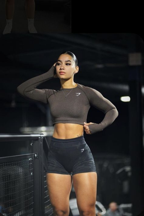 Sporty Gym Outfits, Women Physique Inspiration, Outfits For Muscular Women, Gym Shark Outfit, Athleisure Photoshoot, Gym Physique, Modele Fitness, Gymwear Outfits, Gym Attire