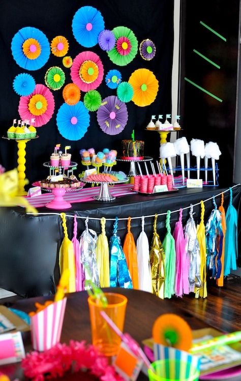 Dark Birthday, Neon Party Decorations, Teenager Party, 90s Birthday, Glow In Dark Party, 90s Dance, Neon Birthday Party, Trolls Birthday Party, Neon Birthday