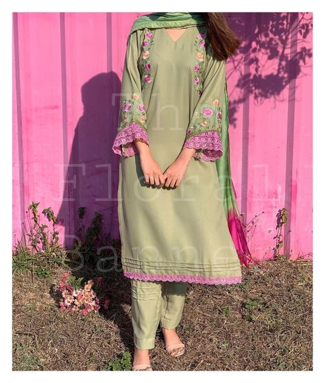 Eid Lawn Suit With Floral Embroidery In Cotton Silk, Spring Fitted Lawn Suit With Naqshi, Spring Festive Lawn Suit With Naqshi Detailing, Spring Designer Lawn Suit With Naqshi Embroidery, Elegant Naqshi Mulmul Lawn Suit, Roses And Daisies, Embroidery Fashion Detail, Punjabi Outfits, Indian Designer Suits