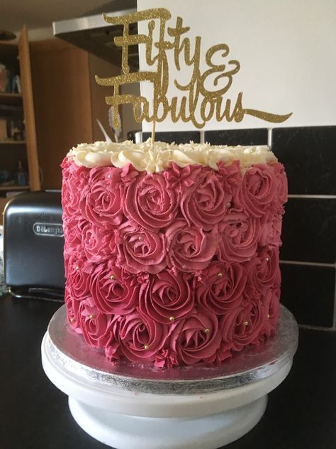 Buttercream swirl ladies 50th birthday cake 50 Year Old Birthday Ideas, Birthday Cake For Women Buttercream, Old Lady Cake, Birthday Cake 50th Women, 50th Birthday Cake Images, 50th Birthday Tshirts, Mums Birthday, 50th Cake, White Cake Recipe