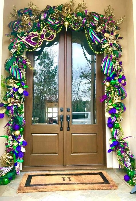 Mardi Gras Diy, Mardi Gras Wedding, Mardi Gras Wreath, Mardi Gras Decorations, Mardi Gras Party, Mardi Gras Mask, Sweet 15, All Holidays, Porch Decor