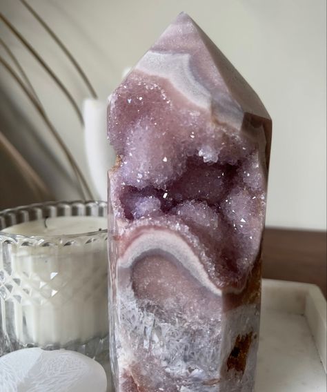 Big Crystals, Crystal Room Decor, Mineral Crystals, Pretty Crystals, Unique Crystals, Minerals Crystals Rocks, Crystal Vibes, Magic Stones, Crystal Aesthetic