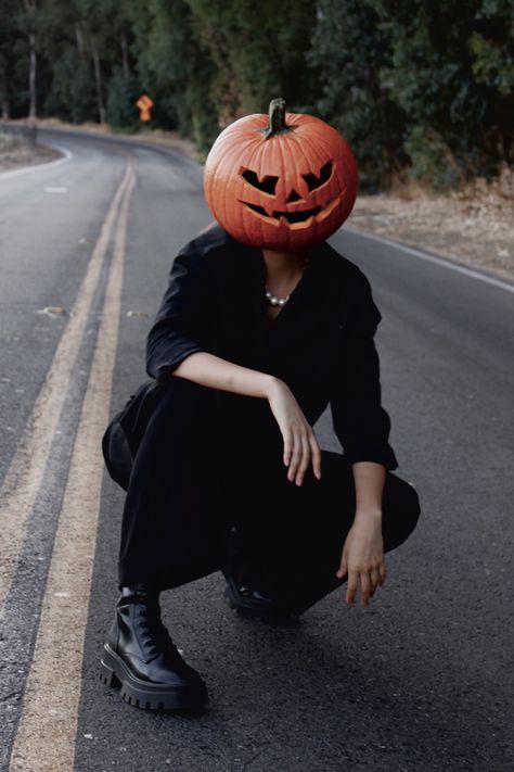 Jack O Latern, Couple Cosplay, Spooky Chic, Horror Photos, Fall Shoot, Pumpkin Man, Halloween Photography, Pumpkin Photos, Cute Couple Halloween Costumes