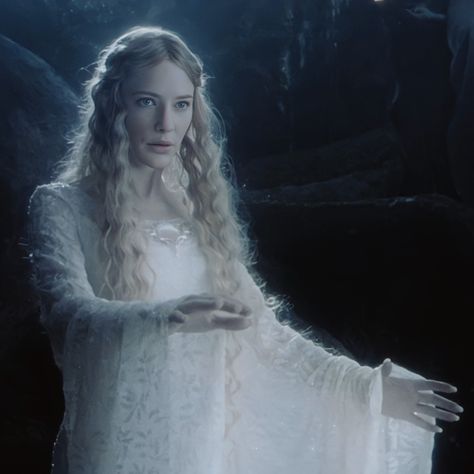 Galadriel Lotr, Galadriel Cosplay, Lady Galadriel, Lotr Elves, Lotr Art, Fantasy Aesthetic, High Fantasy, Cate Blanchett, Middle Earth