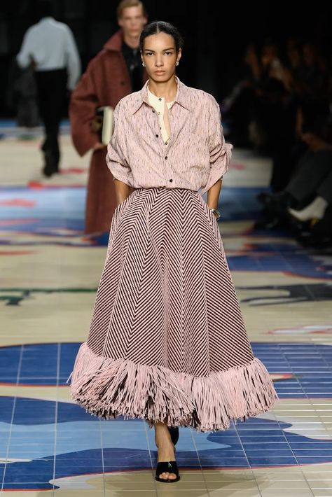 Fall Fashion Trends, Spring 2024, Elie Saab, Spring Summer Outfits, Fashion Week Spring, Milan Fashion Week, Couture Fashion, Skirt Fashion, Tom Ford