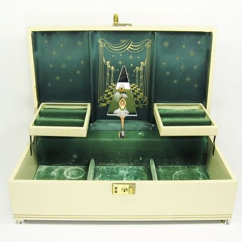 Creative Green Interior Yellow Exterior Locking Musical Jewelry Box Ballerina Musical Jewelry Box, Diy Music Box, Music Box Ballerina, Ballerina Jewelry Box, Ballerina Jewelry, Vintage Ballerina, Box Creative, Musical Jewelry Box, Jewelry Box Diy