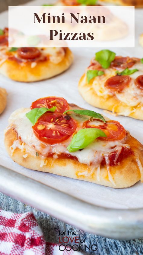 Naan Flatbread Recipes, Naan Dippers, Mini Naan, Naan Pizzas, Acid Reflux Friendly Recipes, Mini Pizza Bites, Mini Pizza Recipes, Naan Bread Pizza, Naan Pizza Recipes