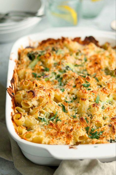 Baked Ziti With Broccoli, Broccoli And Cheese Pasta Bake, Veg Pasta Bake, Pasta Casserole Recipes Vegetarian, Creamy Vegetarian Pasta Recipes, Baked Pasta Dishes Vegetarian, Baked Pasta Vegetarian, Broccoli Dinner Recipes Vegetarian, Easy Vegetarian Weeknight Dinners