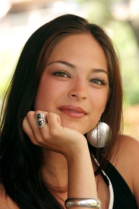 Kristin Kreuk Kristin Kreuk Smallville, Brown Hair And Hazel Eyes, Kristen Kreuk, Lana Lang, Kristin Kreuk, Canadian Actresses, Charlotte Casiraghi, Hazel Eyes, Smallville