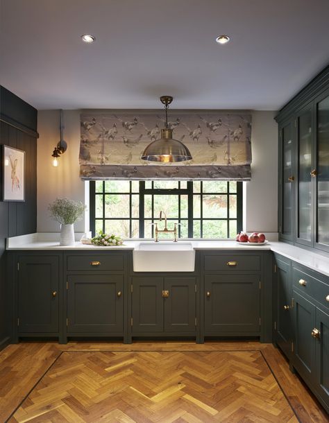 Kitchen Cabinets Farrow And Ball, Green Kitchen Paint, Urban Kitchen Design, Farrow And Ball Kitchen, Dark Green Kitchen, Urban Kitchen, Kitchen Colour Schemes, Studio Green, Farrow And Ball