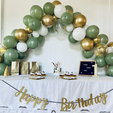 Green And Brown Birthday Party Ideas, Dicorcia Birthday, 1st Birthday Decoration Ideas At Home, Green Birthday Aesthetic, Green Birthday Theme, Green Birthday Party Decorations, Green Themed Birthday Party, Simple Birthday Decorations At Home, Green Birthday Decorations