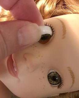 Diy Doll Eyes, Doll Repaint Tutorial, Doll Makeover, Doll Making Patterns, Doll Face Paint, Doll Therapy, Face Painting Tutorials, Making Patterns, Disney Animator Doll