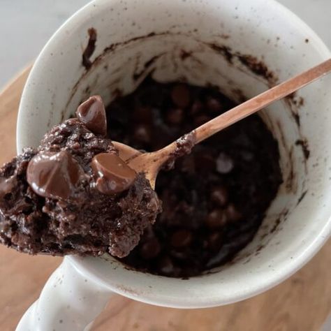 Cottage Cheese Chocolate Mug Cake - Fit Healthy Macros Peanut Butter Chocolate Mug Cake, Moist Chocolate Mug Cake, Baking Envy, Easy Chocolate Mug Cake, Protein Mug Cakes, Broma Bakery, Chocolate Mug Cake, Chocolate Muffin, Double Chocolate Muffins