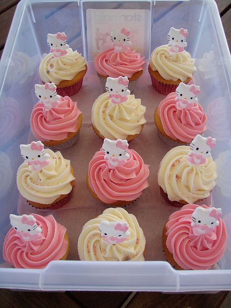 If you're planning a Hello Kitty birthday party, here are some cute cupcakes that would be a perfect add on. Bolo Da Hello Kitty, Hello Kitty Baby Shower, Hello Kitty Birthday Theme, Kitty Cupcakes, Hello Kitty Theme Party, Hello Kitty Birthday Cake, Cat Cupcakes, Hello Kitty Birthday Party, Hello Kitty Baby