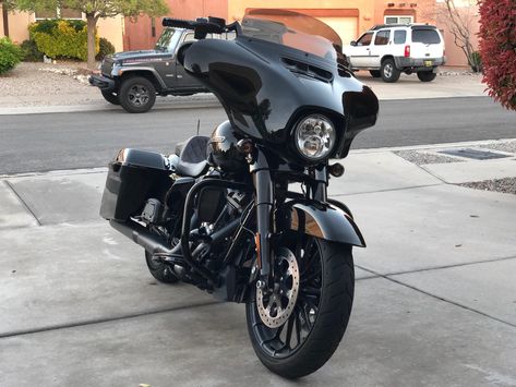 2018 Harley-Davidson® FLHXS Street Glide® Special (Black), Albuquerque, New Mexico (1041900) | ChopperExchange Street Glide Bagger, Custom Street Glide, Harley Davidson Images, Street Glide Harley, Harley Davidson Trike, Sportster Bobber, Dyna Super Glide, Touring Motorcycles, Custom Sportster