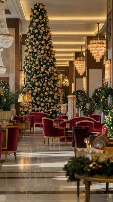 Hotel Christmas Decorations Lobbies, Grand Hotel Lobby, Hotel Christmas Decor, Opulent Christmas, Christmas Rooms, Xmas Inspiration, Hotel Christmas, Luxury Christmas Decor, Outdoor Christmas Decoration Ideas