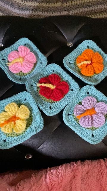 Seashell Granny Square Crochet, Tropical Flower Crochet Pattern, Crochet Square Patterns Flower, Hibiscus Granny Square, Crochet Beach Granny Square, Hawaii Crochet Patterns, Seashell Granny Square, Beach Granny Square, Hawaiian Crochet Patterns