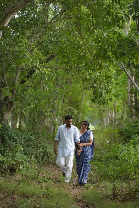 #photoshoot idea, photos, village photos, photoshoot idea in village#flowers #Bengali photoshoot Village Photoshoot Ideas, Bengali Pre Wedding Photoshoot, Bengali Photoshoot, Village Couple, Bengali Couple, Momos Recipe, Wedding Couple Pictures, Pre Wedding Photoshoot Props, Perfect Song