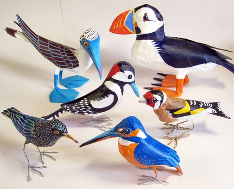 How to make paper mache birds - The Art of Jane Tomlinson Paper Mache Videos, Paper Doll Wardrobe, Diy Paper Gifts, Paper Mache Birds, Bowl Craft, Paper Mache Projects, Making Paper Mache, Paper Mache Bowls, Paper Mache Animals