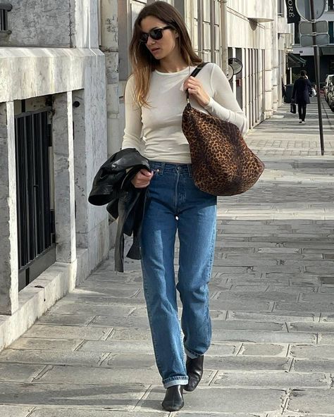 Levis 501 Outfit, Women In Paris, 501 Outfit, Oversized Striped Sweater, Kick Flare Jeans, French Girl Style, Love Jeans, French Girls, French Women