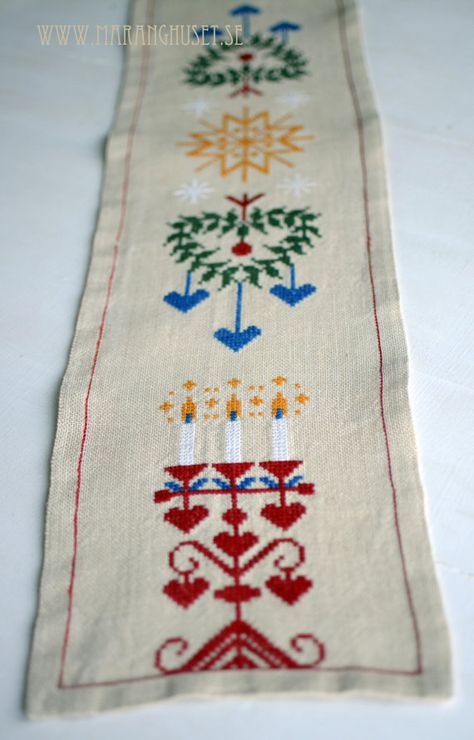 Swedish Christmas Decorations, Scandinavian Embroidery, Sewing Machine Embroidery, Swedish Christmas, Christmas Flowers, Swedish Design, Christmas Vintage, Scandinavian Christmas, Fantastic Art