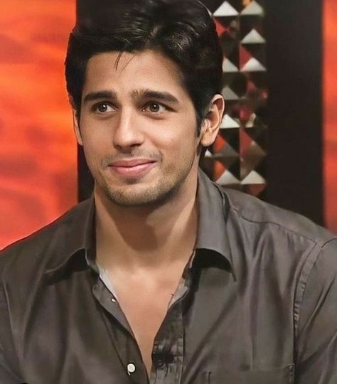 SIDHARTH MALHOTRA | Sid❤️ | Facebook Siddarth Malothra, Handsome Indian Men, Siddharth Malhotra, 90s Bollywood Aesthetic, Sidharth Malhotra, 90s Bollywood, Man Crush Everyday, Vintage Bollywood, Indian Aesthetic