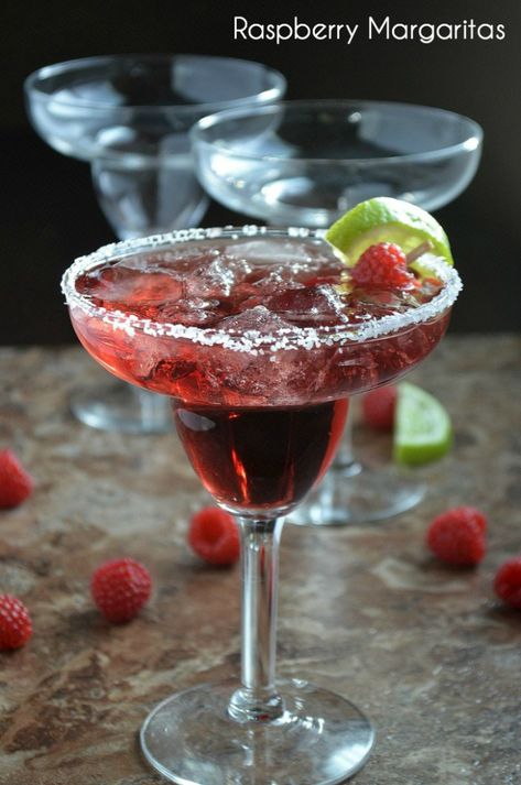 Raspberry Margarita Recipe, Chambord Drinks, Chambord Recipes, Chambord Cocktails, Raspberry Margarita, Refreshing Beverages, Spicy Tacos, Cocktail Lounge, Beverage Recipes