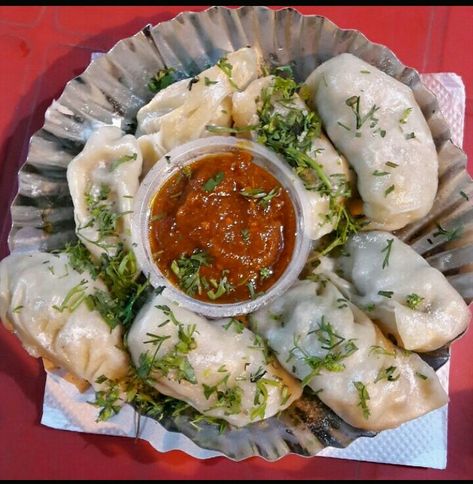 Momos Chicken, Momo Food, Vegetarian Lunchbox, Spicy Chutney, Vegetarian Snacks Recipes, Vegetarian Lunch, Vegetarian Snacks, Night Wishes, Snacks Recipes