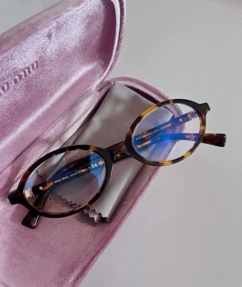 miu miu glasses aesthetic 🤓 #miumiu #aesthetic Glasses Case Aesthetic, Glasses Miumiu, Miumiu Aesthetic, Miu Miu Glasses, Glasses Aesthetic, Glasses Inspo, Glasses Inspiration, Chic Glasses, Accessory Inspo