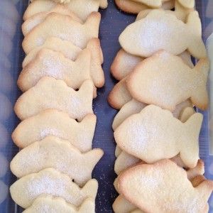 Simple fish shaped biscuits Fish Biscuits, Fish Shaped Food, Octonauts Fish Biscuits Recipe, Fish Sugar Cookies, Fish Cookies Decorated Easy, Fish Cookies Decorated, Octonauts Fish Biscuits, Fish Biscuits Octonauts, Fish Cookies