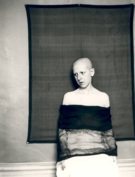 Me, Myself and I: Exploring Identity Through Self Portraits - NYTimes.com Claude Cahun, Famous Self Portraits, August Sander, Cindy Sherman, Peter Lindbergh, French Photographers, National Portrait Gallery, Man Ray, Art Historian