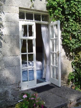 Basement Entry, Kitchen Patio Doors, White French Doors, Cottage Patio, Entry Area, Covered Patio Design, Farmhouse Patio, Door Exterior, Georgian House