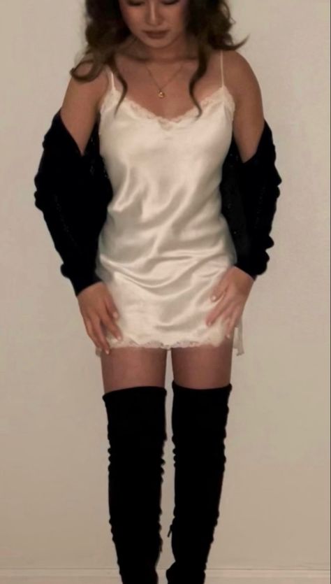 Silk Dress And Cardigan, Short Silk Dress Outfit, Silk Dress Outfit Classy, White Mini Dress Lace, Old Money Classy, Silk Dresses Outfit, Museum Outfit, Mini Dress Lace, Outfit Dinner