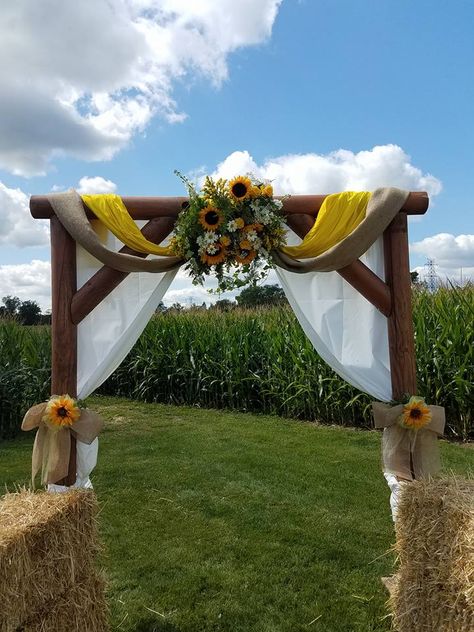 Sunflower And Brown Wedding, Wedding Chair Cover Ideas Diy, Simple Sunflower Wedding Decor, Wedding Arch Sunflowers And Roses, Sunflower Archway, Sunflower Country Wedding Ideas, Sunflower Western Wedding, Wedding Arch Sunflowers, Sunflower Arch Wedding