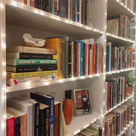 Fairy Light Bookshelf, Book Shelf With Fairy Lights, Fairy Lights On Bookshelf, Bookshelves Fairy Lights, Bookcase Fairy Lights, Book Shelf With Lights, Lights On Bookshelves, Book Shelf Lights, Bookshelf Fairy Lights