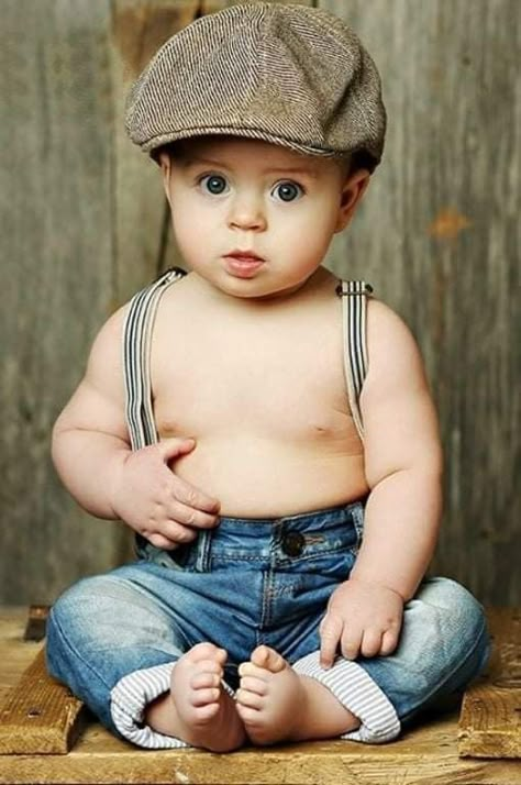 6 Month Pictures, 6 Month Baby Picture Ideas, Photoshoot Boy, 6 Month Photos, Month Pictures, Driving Cap, Month Photos, Baby Fotografie, Baby Photoshoot Boy