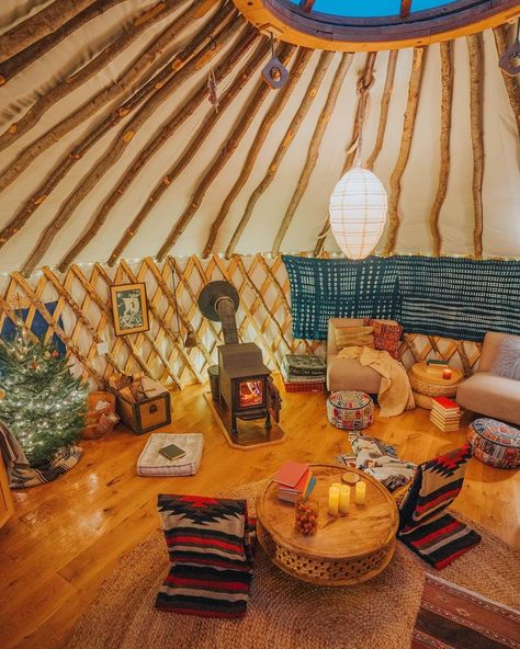 Vermont Retreat Cottage & Yurt✨ (@vermont.retreat) • Instagram photos and videos Small Yurt Interior, Yurt Interior Design Inspiration, Yurt Aesthetic, Yurt Airbnb, Glamping Structures, Yurt Inspiration, Wooden Yurts, Yurt Village, Yurt Design