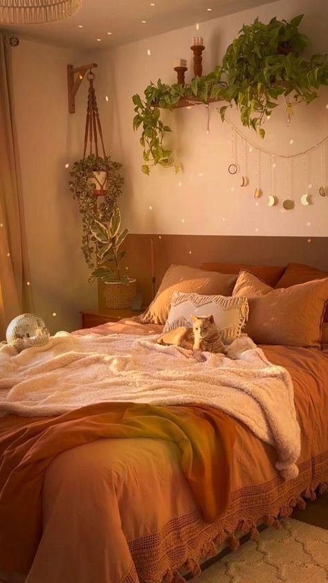 college dorm room ideas aesthetic boho boho chic aesthetic dorm room dorm inspo aesthetic boho dorm decor aesthetic boho Coral Room Ideas Bedrooms, Orange Boho Room, Room Ideas Aesthetic Boho, College Dorm Room Ideas Aesthetic, Dorm Room Ideas Aesthetic, Brown Room Decor, Nyc Bedroom, Boho Dorm Decor, Coral Room