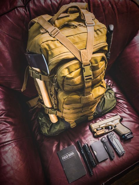 Tactical Backpack Setup, Tactical Gear Storage, Camping Gear Diy, Edc Backpack, Military Poster, Army Clothes, Tactical Life, Army Humor, Edc Bag