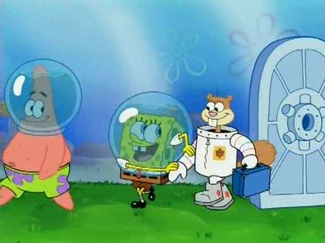 Patrick and Spongebob welcoming Sandy home Sandy Spongebob, Spongebob Sandy, Patrick And Spongebob, Spongebob And Sandy, Spongebob House, Sandy Cheeks, Spongebob Patrick, Pineapple Under The Sea, Patrick Star